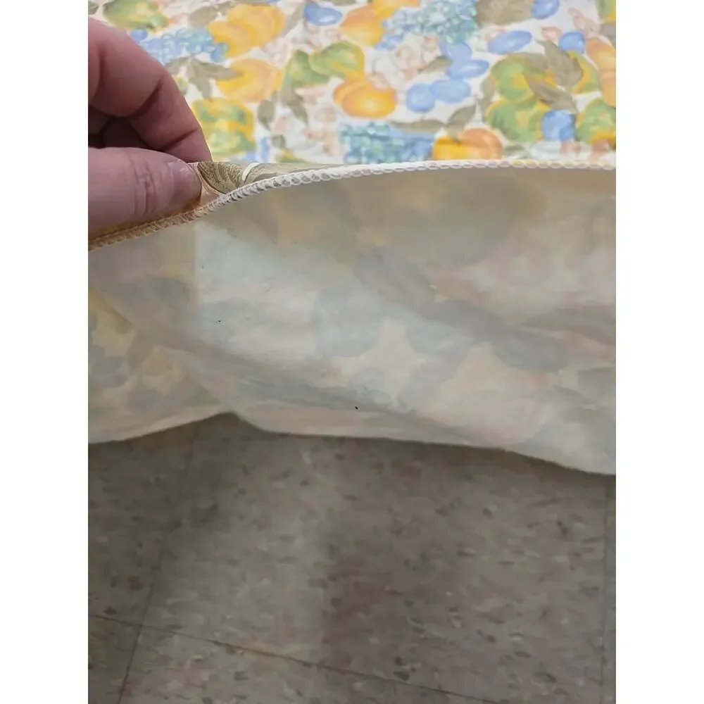 Vtg‎ Yellow Green Lemon Grapes Print Wipeable Kitchen Dining Tablecloth 85